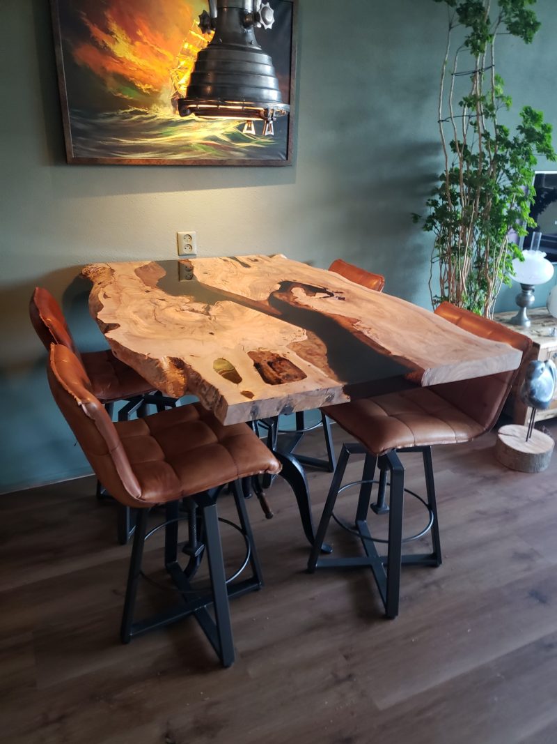 Boomstamtafel of epoxy tafel kopen? op maat gemaakt iQonya